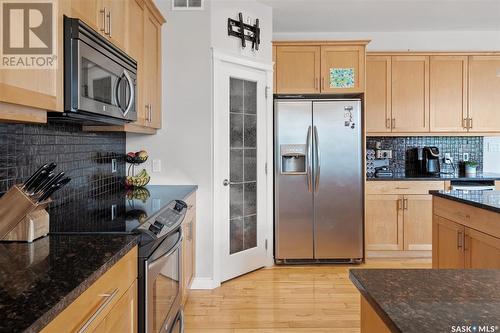 406 Wilkins Crescent, Saskatoon, SK - Indoor Photo Showing Kitchen With Stainless Steel Kitchen