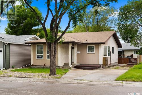 1054 Graham Road, Regina, SK - Outdoor