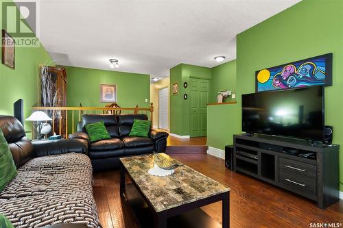 1054 Graham Road, Regina, SK - Indoor Photo Showing Living Room