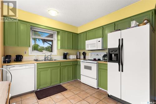 1054 Graham Road, Regina, SK - Indoor Photo Showing Kitchen With Double Sink