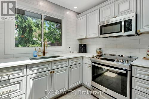 308 Lexington Road, Waterloo, ON - Indoor Photo Showing Kitchen