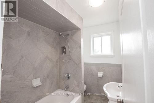 771 Rennie Street, Hamilton, ON - Indoor Photo Showing Bathroom