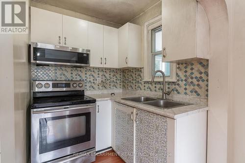 200 Tragina Avenue N, Hamilton, ON - Indoor Photo Showing Kitchen With Double Sink