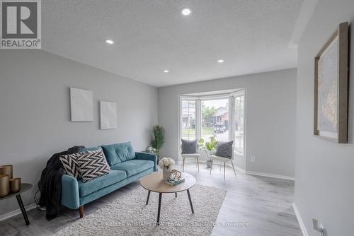 358 Fleming Drive, London, ON - Indoor Photo Showing Living Room