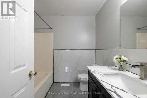 358 Fleming Drive, London, ON - Indoor Photo Showing Bathroom