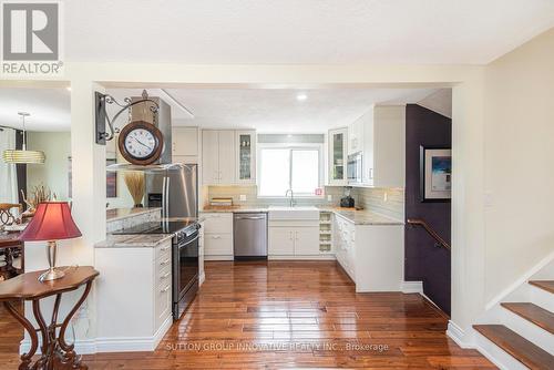 6908 Casey Street, Niagara Falls, ON - Indoor Photo Showing Kitchen