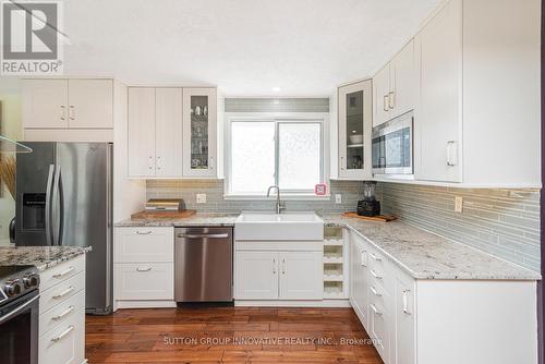 6908 Casey Street, Niagara Falls, ON - Indoor Photo Showing Kitchen With Upgraded Kitchen