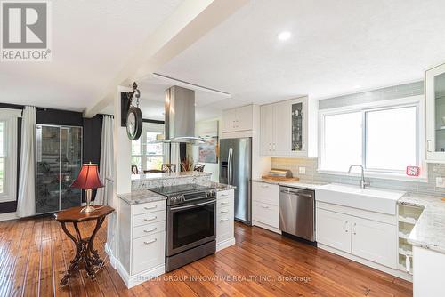 6908 Casey Street, Niagara Falls, ON - Indoor Photo Showing Kitchen