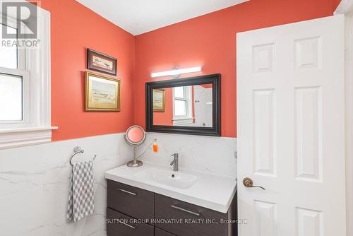 6908 Casey Street, Niagara Falls, ON - Indoor Photo Showing Bathroom