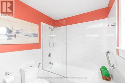 6908 Casey Street, Niagara Falls, ON - Indoor Photo Showing Bathroom