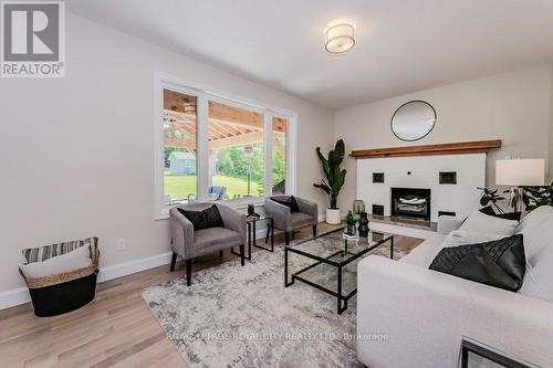 97 Ellenville Crescent, Guelph/Eramosa, ON - Indoor Photo Showing Living Room