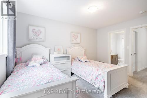 9469 Tallgrass Avenue, Niagara Falls, ON - Indoor Photo Showing Bedroom