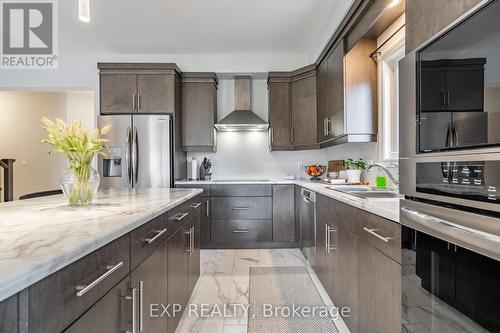 9469 Tallgrass Avenue, Niagara Falls, ON - Indoor Photo Showing Kitchen With Double Sink With Upgraded Kitchen