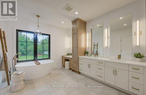 5645 First Line, Erin, ON - Indoor Photo Showing Bathroom