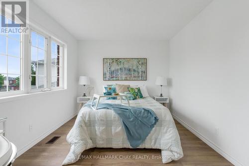 47 Golds Crescent, Barrie, ON - Indoor Photo Showing Bedroom