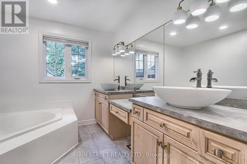 443 Sunnidale Road, Barrie (West Bayfield), ON - Indoor Photo Showing Bathroom