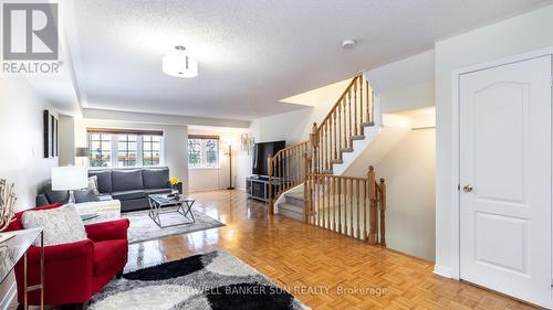 791 Candlestick Circle, Mississauga, ON - Indoor Photo Showing Living Room