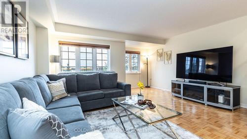 791 Candlestick Circle, Mississauga, ON - Indoor Photo Showing Living Room