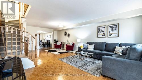 791 Candlestick Circle, Mississauga, ON - Indoor Photo Showing Living Room