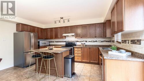 791 Candlestick Circle, Mississauga, ON - Indoor Photo Showing Kitchen