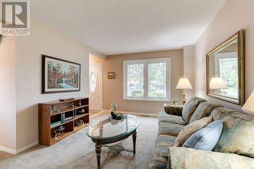 280 Mississaga Street, Oakville, ON - Indoor Photo Showing Living Room