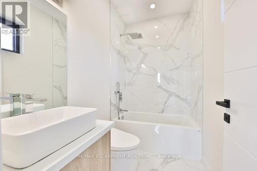 1459 Petrie Way, Mississauga, ON - Indoor Photo Showing Bathroom