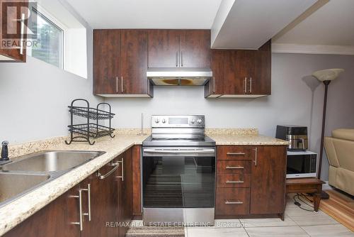 148 Primrose Crescent, Brampton, ON - Indoor Photo Showing Kitchen