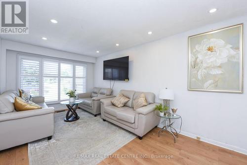 148 Primrose Crescent, Brampton, ON - Indoor Photo Showing Living Room