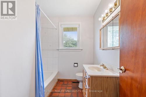 1634 Winterhaven Road, Mississauga, ON - Indoor Photo Showing Bathroom