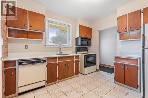 1634 Winterhaven Road, Mississauga, ON - Indoor Photo Showing Kitchen