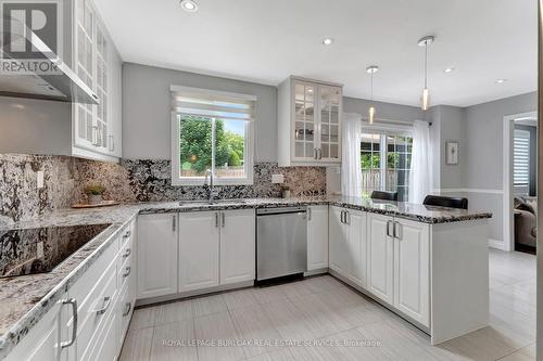 1161 Carol Street, Burlington, ON - Indoor Photo Showing Kitchen With Upgraded Kitchen
