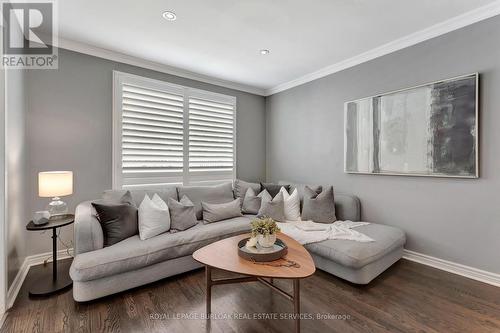 1161 Carol Street, Burlington, ON - Indoor Photo Showing Living Room