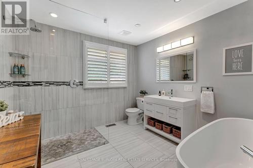1161 Carol Street, Burlington, ON - Indoor Photo Showing Bathroom