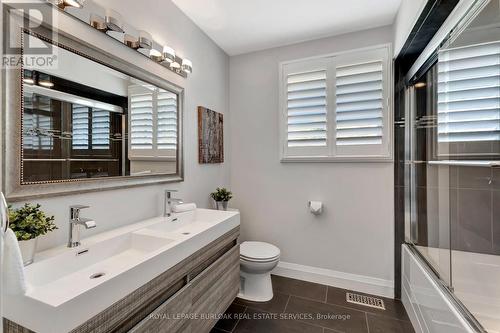 1161 Carol Street, Burlington, ON - Indoor Photo Showing Bathroom