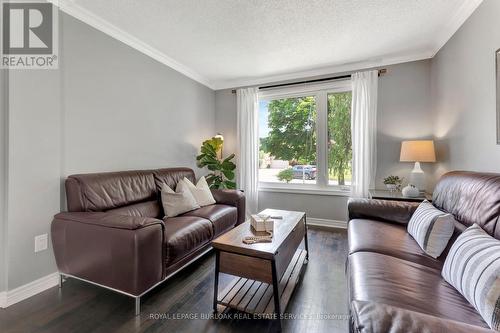 1161 Carol Street, Burlington, ON - Indoor Photo Showing Living Room
