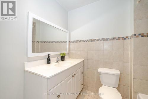 7333 Darcel Avenue, Mississauga, ON - Indoor Photo Showing Bathroom