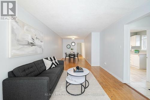 7333 Darcel Avenue, Mississauga, ON - Indoor Photo Showing Living Room