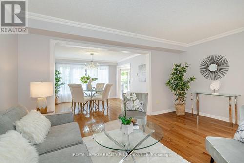 5315 Russell View Road, Mississauga, ON - Indoor Photo Showing Living Room