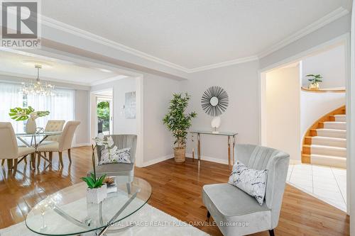5315 Russell View Road, Mississauga, ON - Indoor Photo Showing Living Room