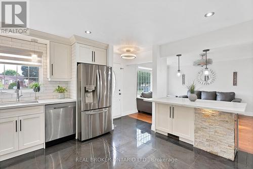 31 Lilian Drive, Toronto, ON - Indoor Photo Showing Kitchen With Upgraded Kitchen