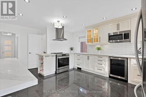 31 Lilian Drive, Toronto, ON - Indoor Photo Showing Kitchen With Upgraded Kitchen