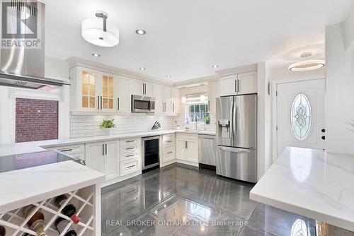 31 Lilian Drive, Toronto, ON - Indoor Photo Showing Kitchen With Upgraded Kitchen