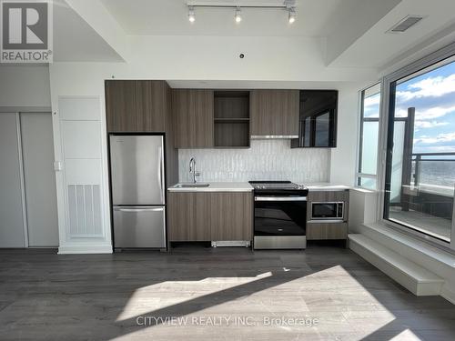 Lph05 - 405 Dundas Street, Oakville, ON - Indoor Photo Showing Kitchen