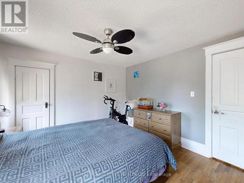 15 Patricia Avenue, Oshawa, ON - Indoor Photo Showing Bedroom