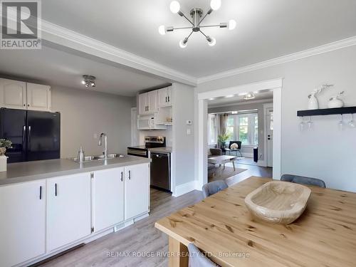 15 Patricia Avenue, Oshawa, ON - Indoor Photo Showing Kitchen