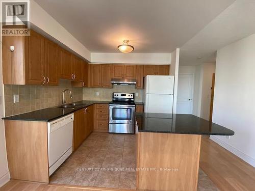 702 - 55 South Town Centre Boulevard, Markham, ON - Indoor Photo Showing Kitchen