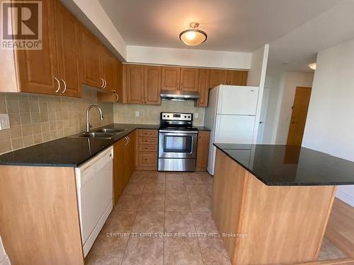 702 - 55 South Town Centre Boulevard, Markham, ON - Indoor Photo Showing Kitchen With Double Sink