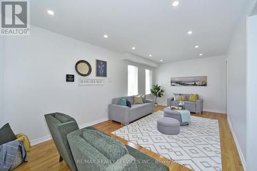 41 Reflection Road, Markham (Cathedraltown), ON - Indoor Photo Showing Living Room