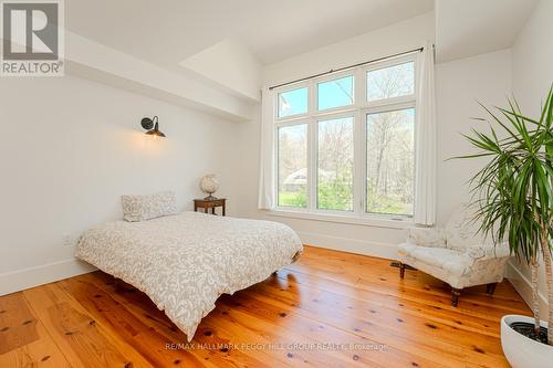 2072 Wilkinson Street, Innisfil, ON - Indoor Photo Showing Bedroom