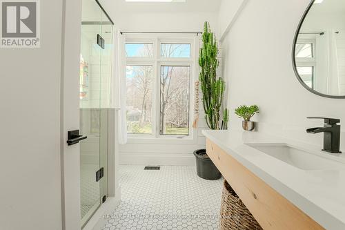 2072 Wilkinson Street, Innisfil, ON - Indoor Photo Showing Bathroom